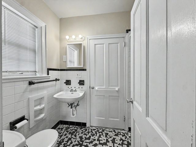 305 Geddes Avenue, Charleston, SC 29407