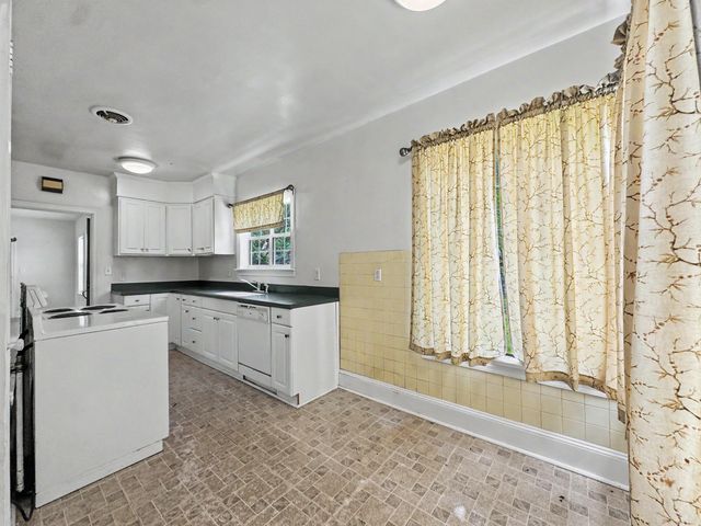 305 Geddes Avenue, Charleston, SC 29407