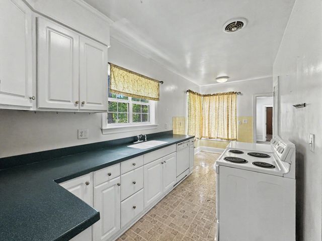 305 Geddes Avenue, Charleston, SC 29407