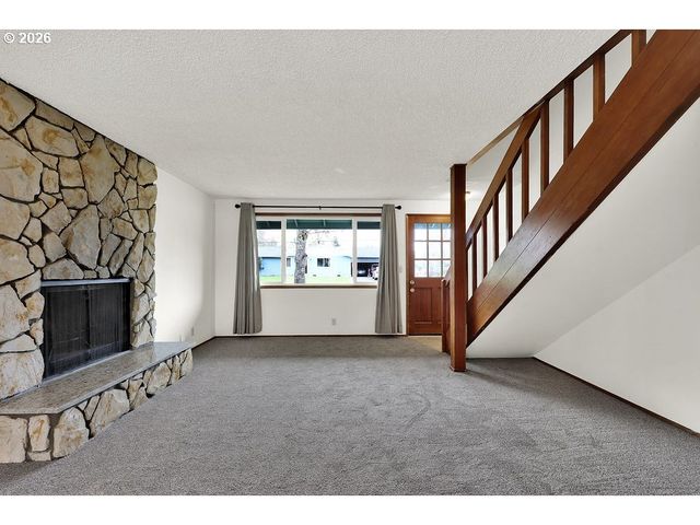 25122 CHENEY Dr, Veneta, OR 97487