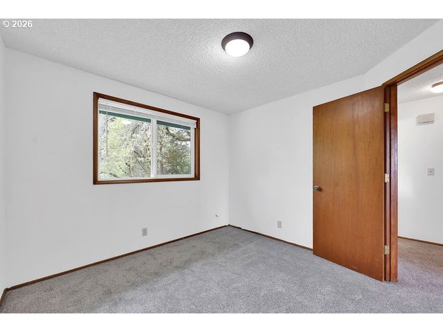 25122 CHENEY Dr, Veneta, OR 97487