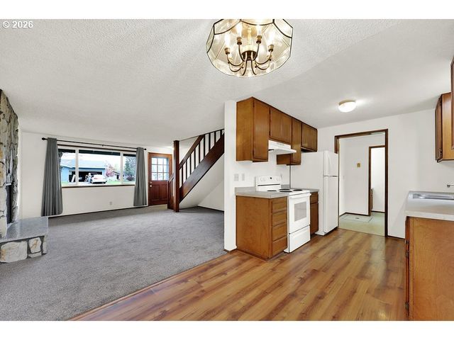 25122 CHENEY Dr, Veneta, OR 97487