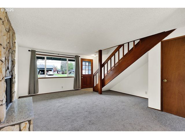 25122 CHENEY Dr, Veneta, OR 97487
