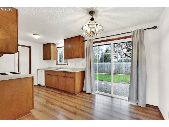 25122 CHENEY Dr, Veneta, OR 97487