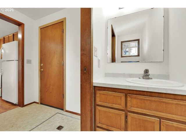 25122 CHENEY Dr, Veneta, OR 97487