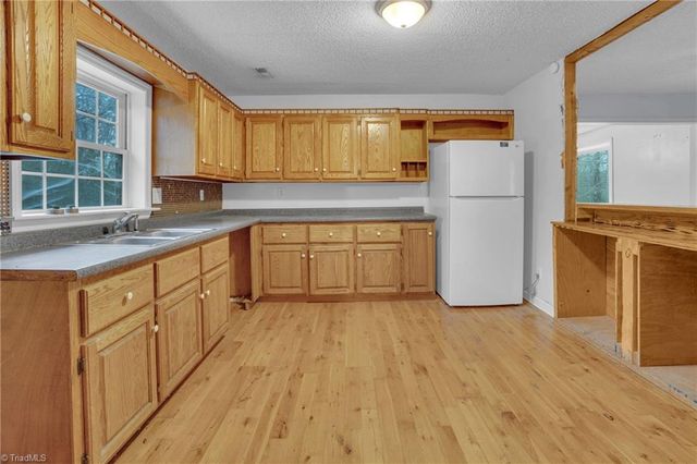 7079 Ossie Hayes Road, Seagrove, NC 27341