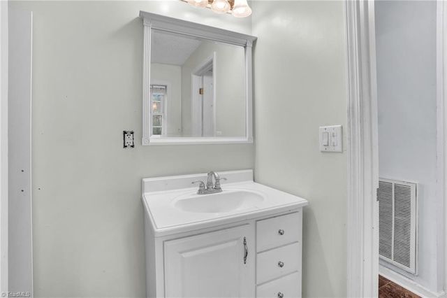 7079 Ossie Hayes Road, Seagrove, NC 27341