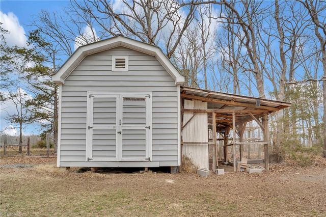 7079 Ossie Hayes Road, Seagrove, NC 27341