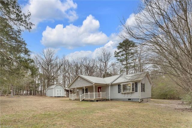 7079 Ossie Hayes Road, Seagrove, NC 27341