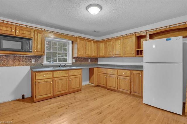 7079 Ossie Hayes Road, Seagrove, NC 27341