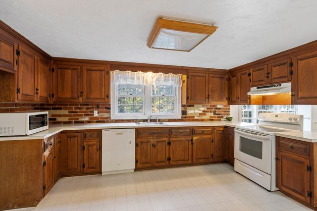 153 W Bare Hill Rd, Harvard, MA 01451