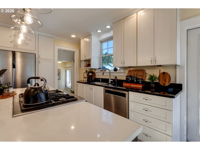 8100 Sw LOCUST St, Portland, OR 97223