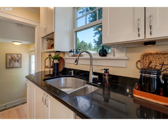 8100 Sw LOCUST St, Portland, OR 97223