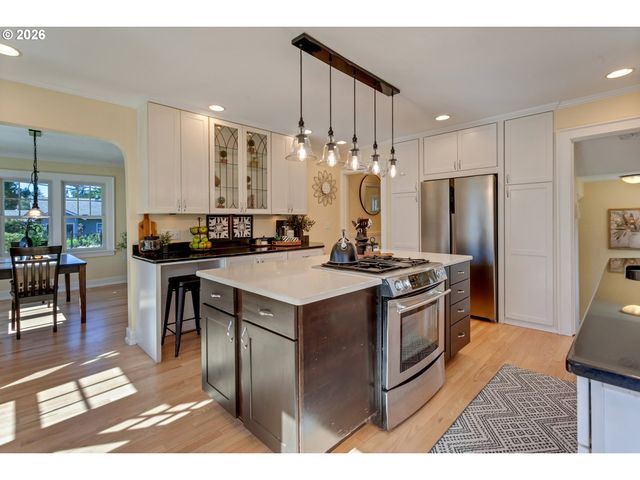 8100 Sw LOCUST St, Portland, OR 97223