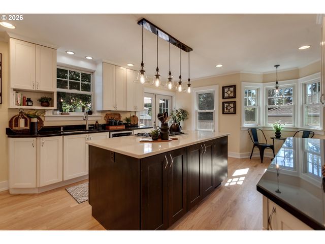 8100 Sw LOCUST St, Portland, OR 97223