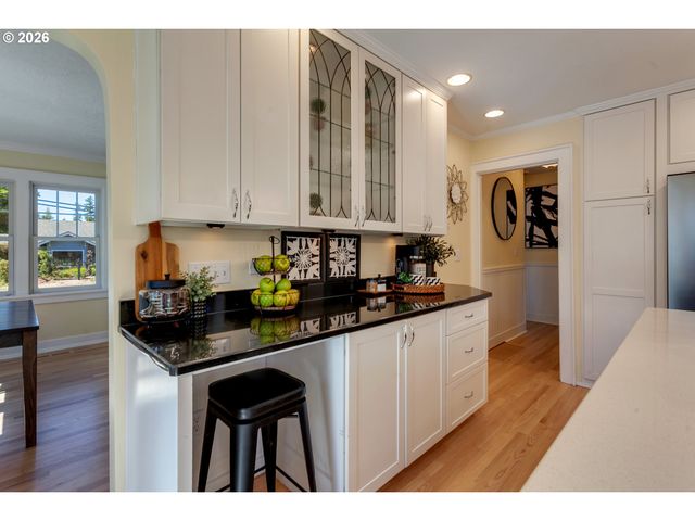 8100 Sw LOCUST St, Portland, OR 97223
