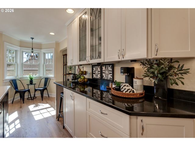 8100 Sw LOCUST St, Portland, OR 97223
