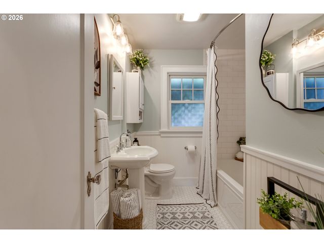 8100 Sw LOCUST St, Portland, OR 97223