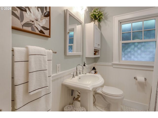 8100 Sw LOCUST St, Portland, OR 97223