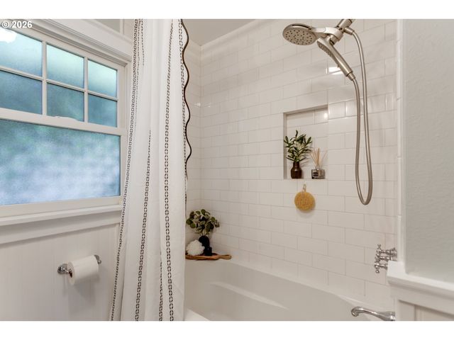 8100 Sw LOCUST St, Portland, OR 97223