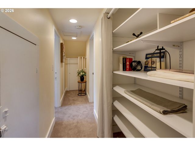 8100 Sw LOCUST St, Portland, OR 97223