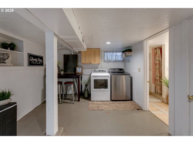 8100 Sw LOCUST St, Portland, OR 97223