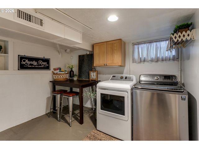 8100 Sw LOCUST St, Portland, OR 97223