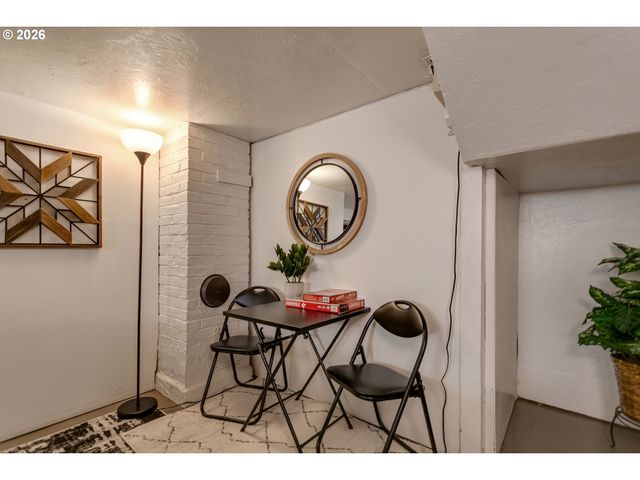 8100 Sw LOCUST St, Portland, OR 97223