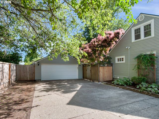 8100 Sw LOCUST St, Portland, OR 97223