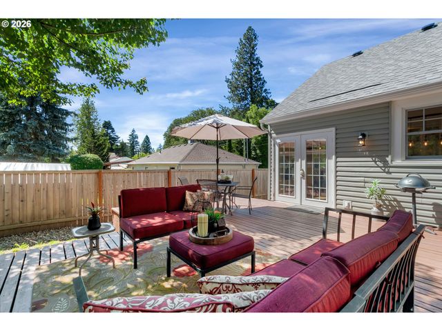 8100 Sw LOCUST St, Portland, OR 97223