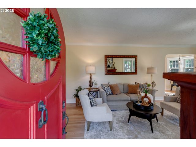 8100 Sw LOCUST St, Portland, OR 97223