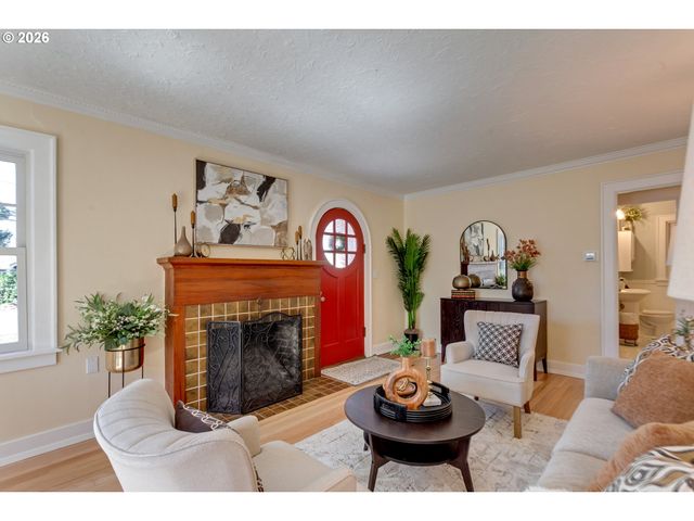 8100 Sw LOCUST St, Portland, OR 97223