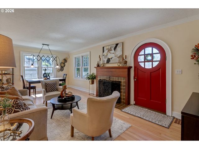 8100 Sw LOCUST St, Portland, OR 97223