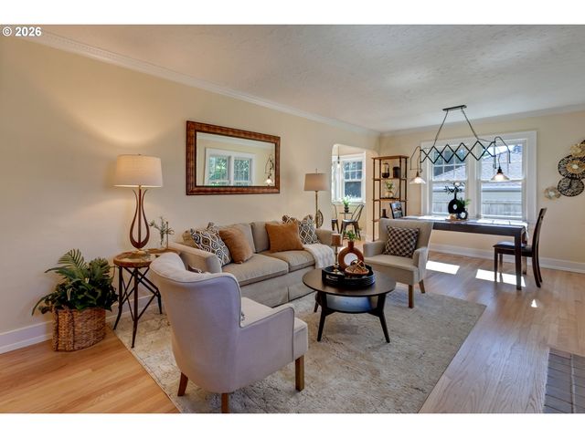 8100 Sw LOCUST St, Portland, OR 97223