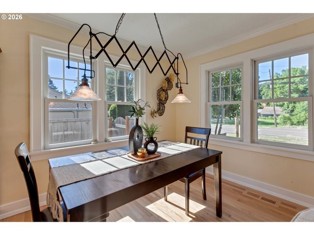 8100 Sw LOCUST St, Portland, OR 97223