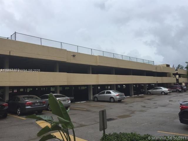 17890 W Dixie Highway 106, North Miami Beach, FL 33160