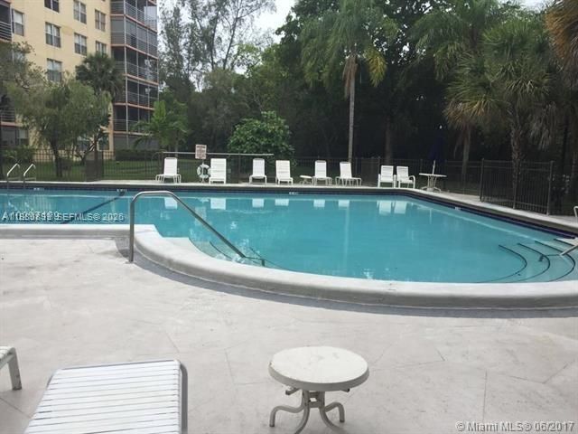 17890 W Dixie Highway 106, North Miami Beach, FL 33160