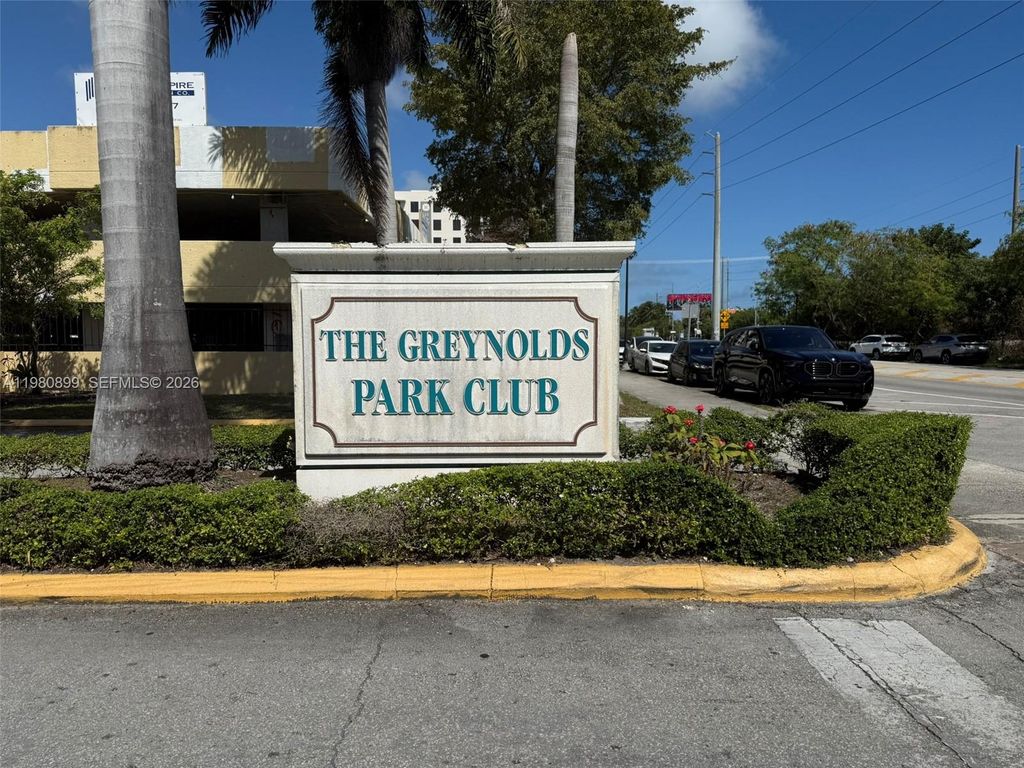 17890 W Dixie Highway 106, North Miami Beach, FL 33160