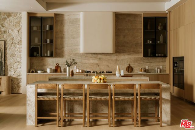 2130 Mandeville Canyon Road, Los Angeles, CA 90049