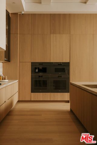 2130 Mandeville Canyon Road, Los Angeles, CA 90049