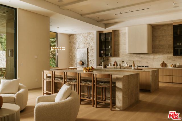 2130 Mandeville Canyon Road, Los Angeles, CA 90049
