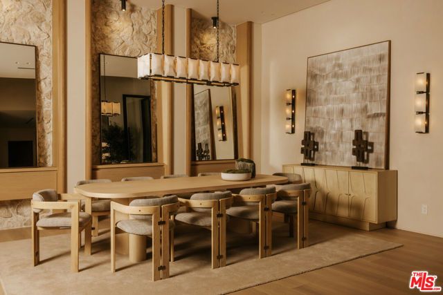 2130 Mandeville Canyon Road, Los Angeles, CA 90049