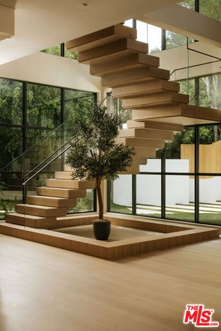2130 Mandeville Canyon Road, Los Angeles, CA 90049