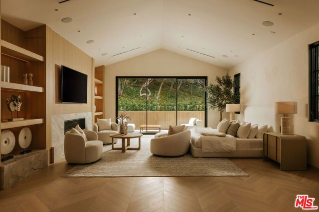 2130 Mandeville Canyon Road, Los Angeles, CA 90049