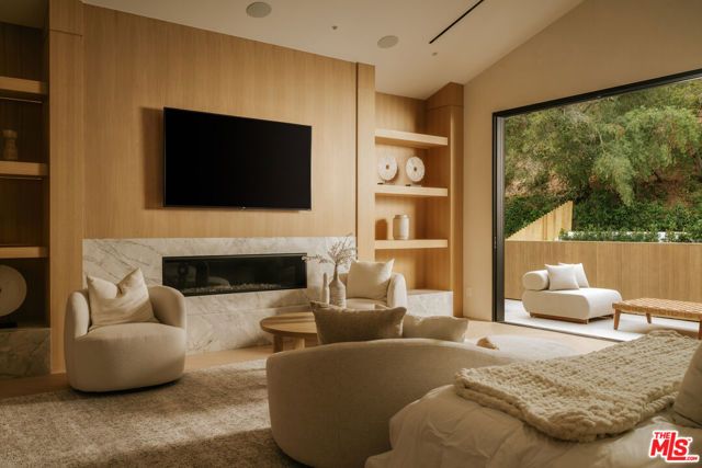 2130 Mandeville Canyon Road, Los Angeles, CA 90049
