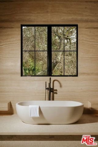 2130 Mandeville Canyon Road, Los Angeles, CA 90049