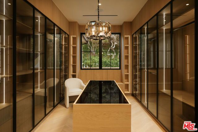 2130 Mandeville Canyon Road, Los Angeles, CA 90049