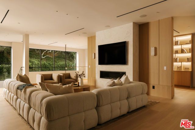 2130 Mandeville Canyon Road, Los Angeles, CA 90049