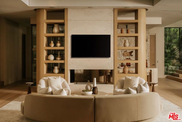 2130 Mandeville Canyon Road, Los Angeles, CA 90049