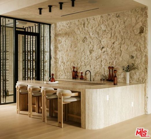 2130 Mandeville Canyon Road, Los Angeles, CA 90049